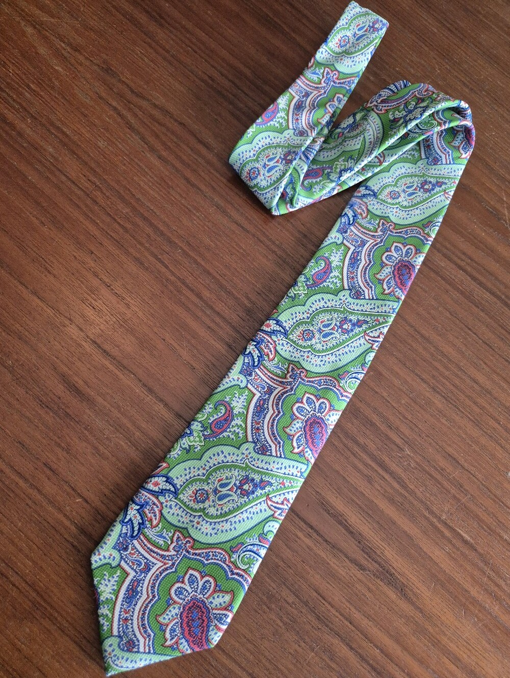 Izod Green Paisley Men's Silk tie